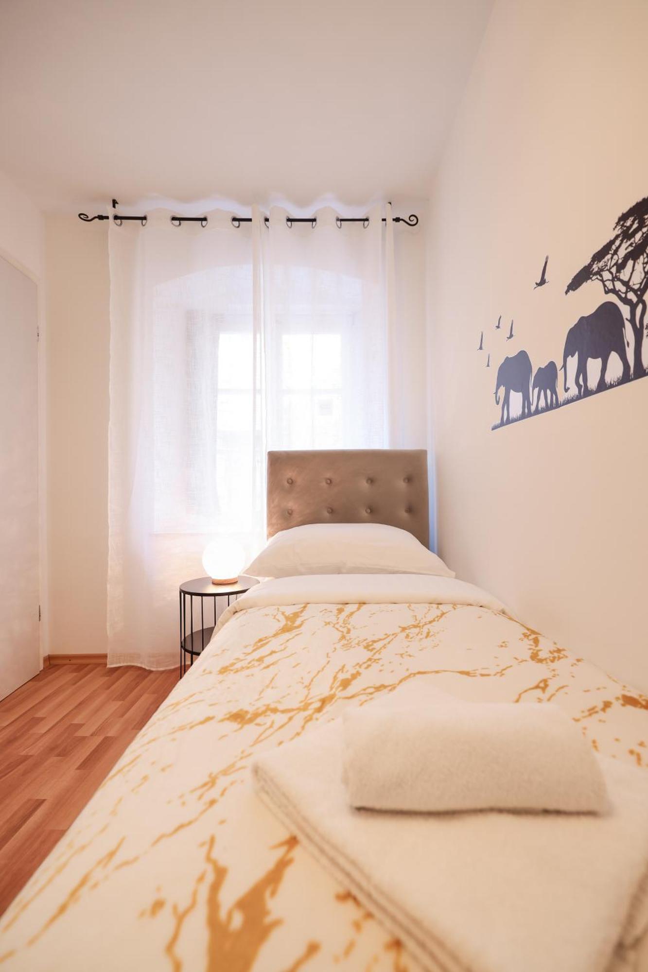Viva - 2 Bedroom Apt In City Centar 扎达尔 外观 照片